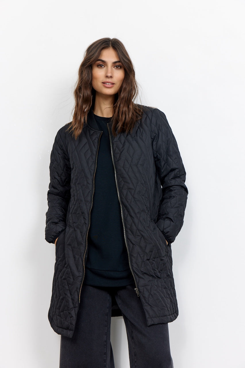 Robe Pull Tenue Avec Manteau Noir Le Manteau Intemporel Soya
