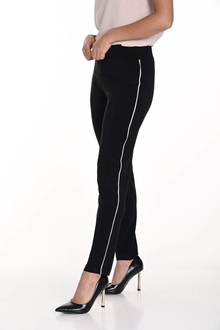 Le pantalon flexible de Frank Lyman / 243012