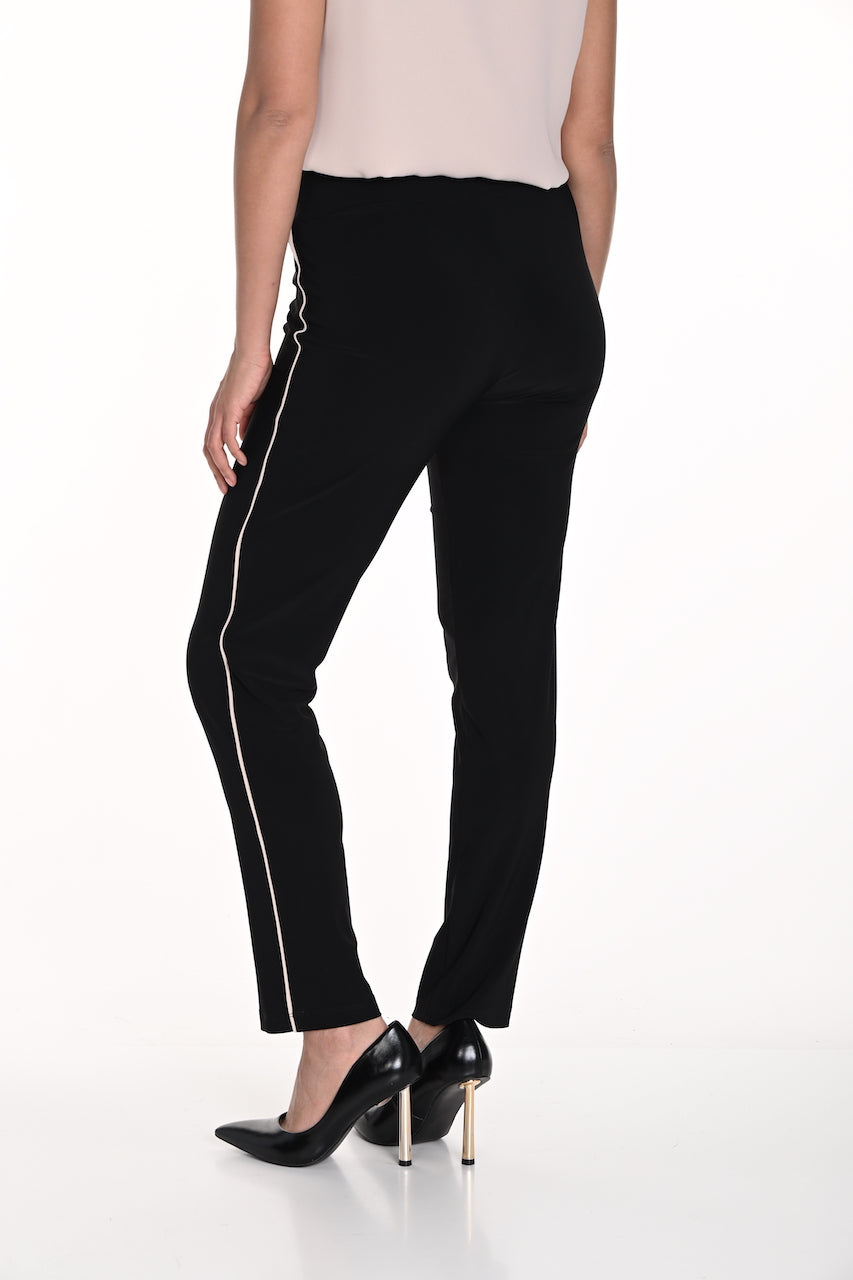 Le pantalon flexible de Frank Lyman / 243012
