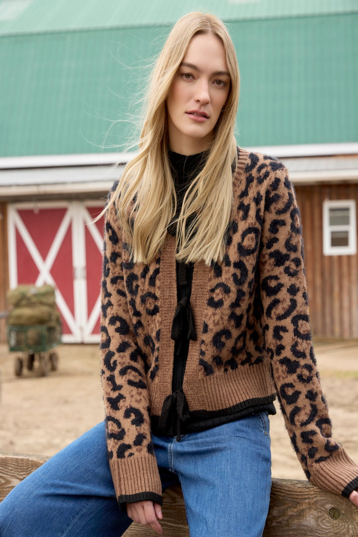 Le cardigan léopard à noeud Charlie B. | C2933-430C