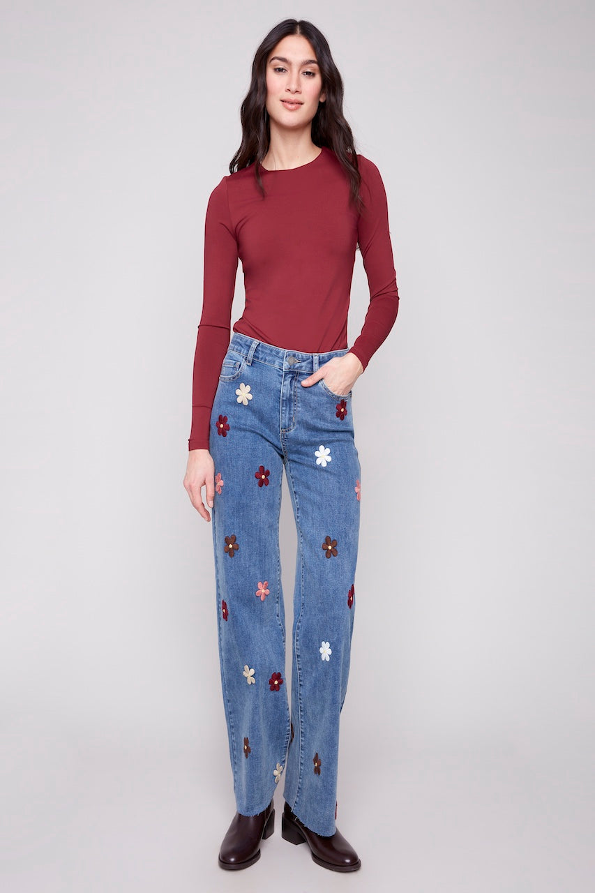 Le jean jambes large à broderie Charlie B. | C5665-431A