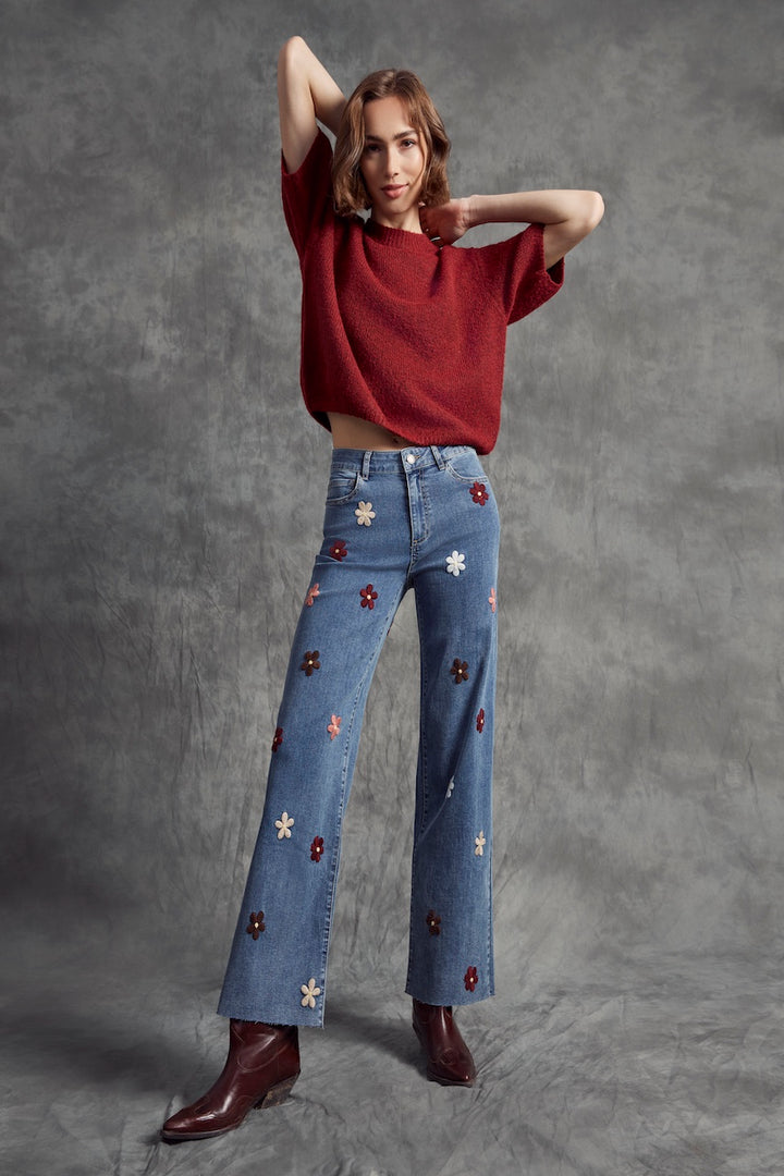 Le jean jambes large à broderie Charlie B. | C5665-431A